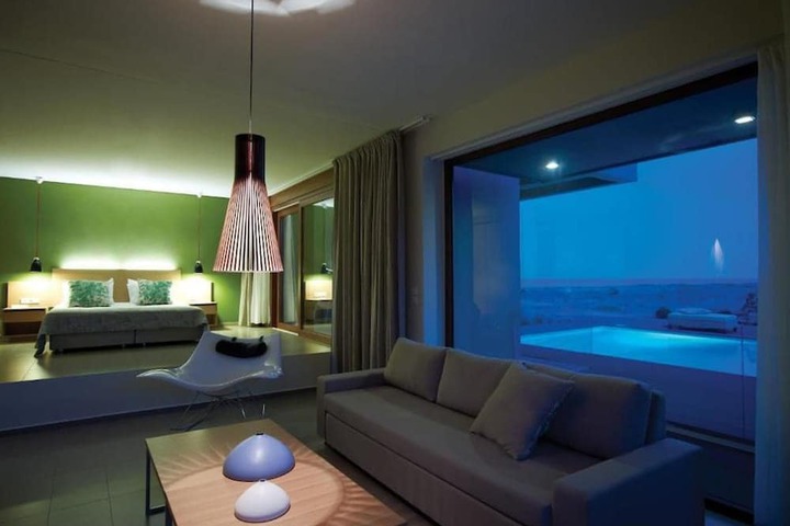 Room 25 of 97