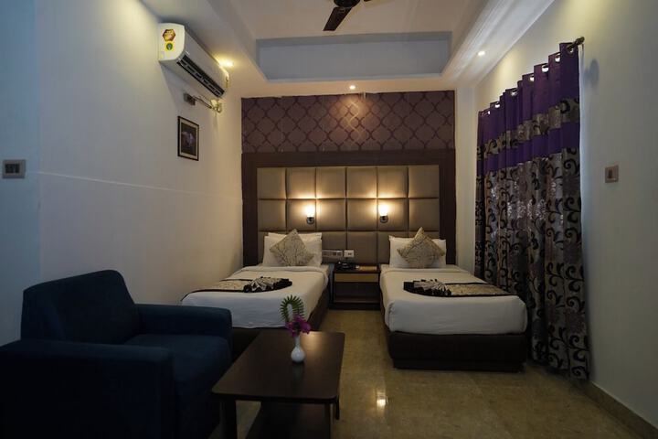 Room 2 of 7