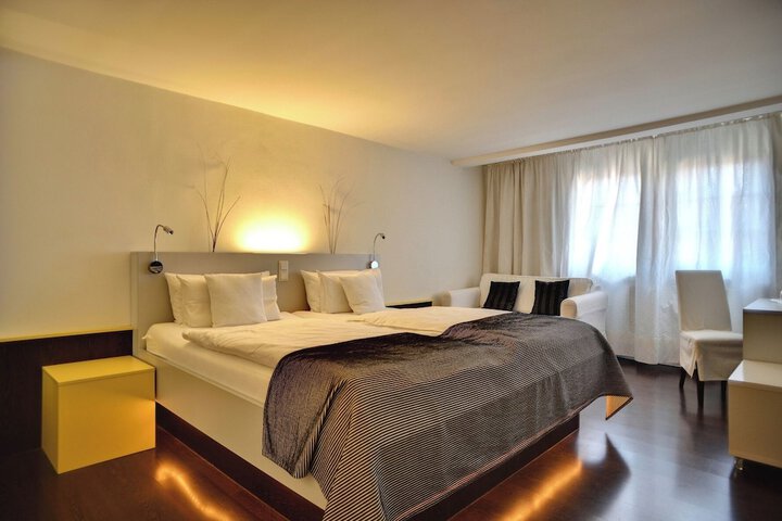 Room 8 of 20