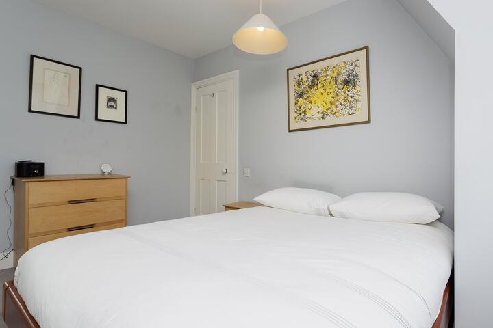 Room 2 of 5