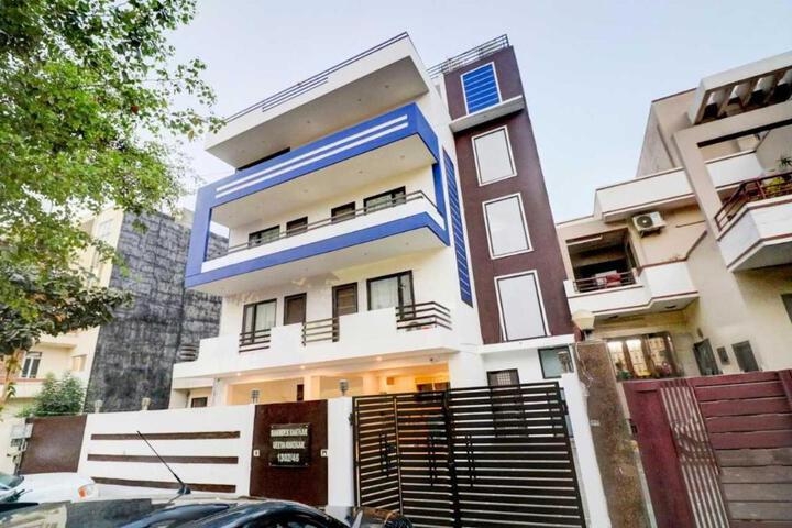 Super OYO Flagship Hotel Rising Stay Near Omaxe Celebration Mall