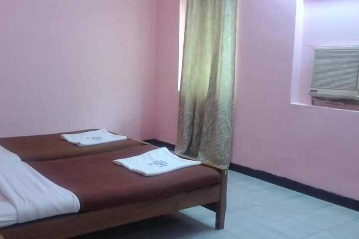 Room 9 of 17