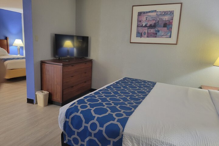 1 King Bed (7 of 14)
