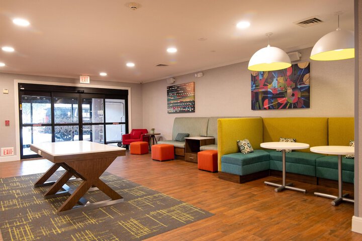 Entrance & Lobby