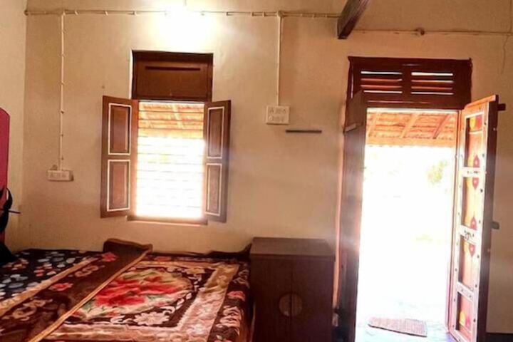 Room 9 of 14