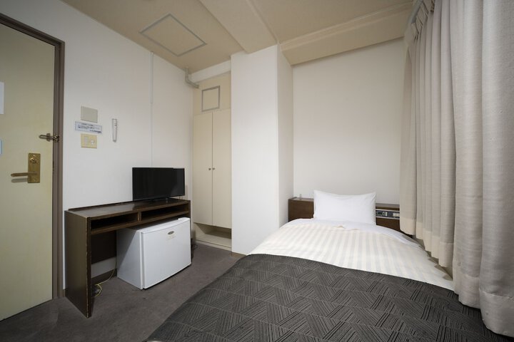 Room 5 of 62