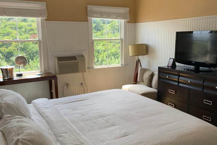 Room 16 of 48