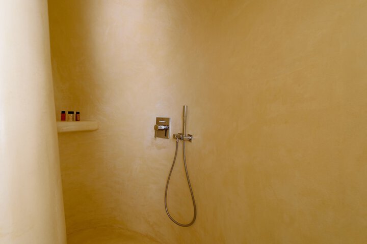 Room 104 of 158