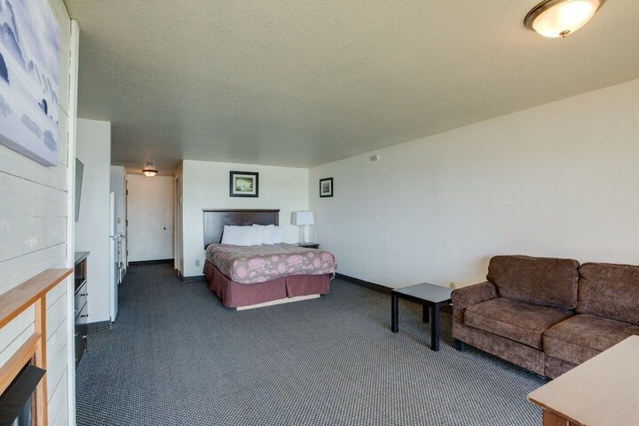Room 16 of 76