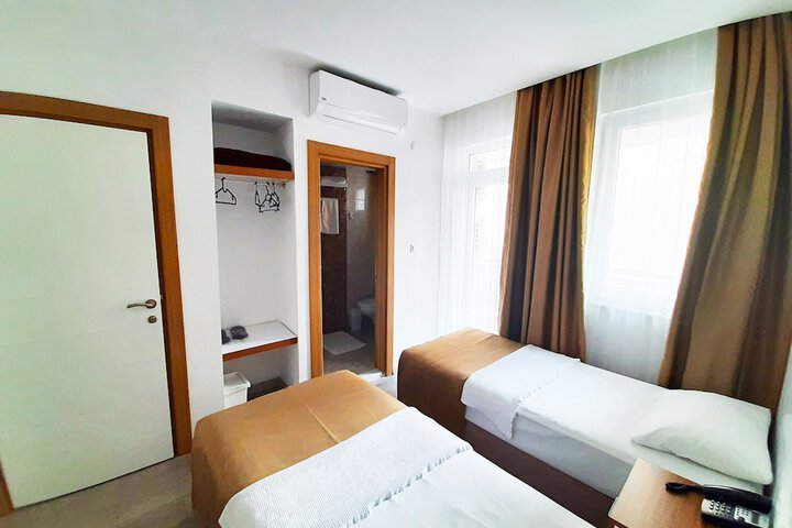 Room 7 of 67