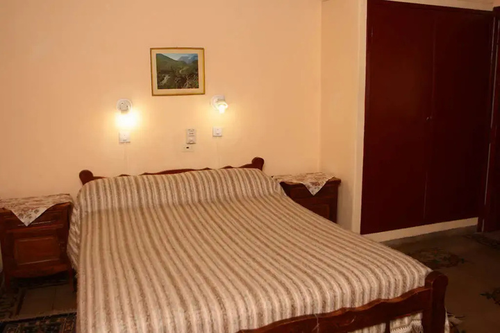 Room 3 of 8