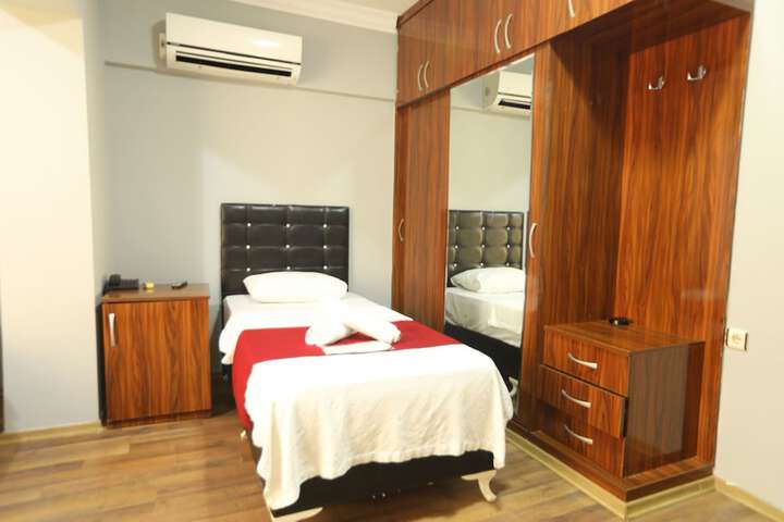 Room 8 of 25