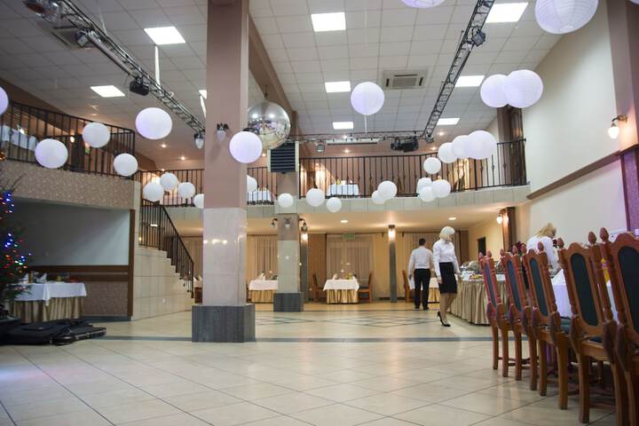 Ballroom/Hall 71 of 101