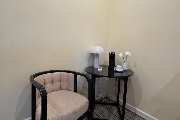 Room 5 of 32