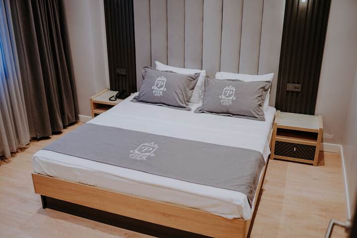 Room 8 of 10