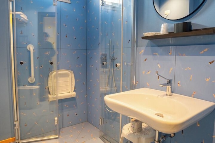 Room 53 of 121