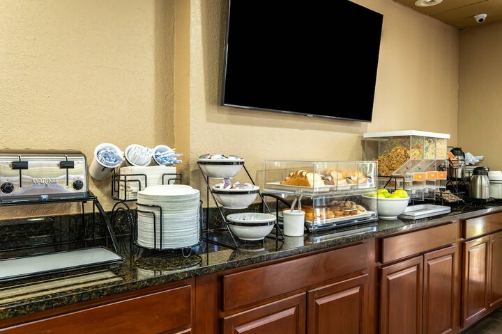 Breakfast/Coffee Service 100 of 122