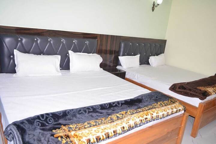 Room 5 of 13