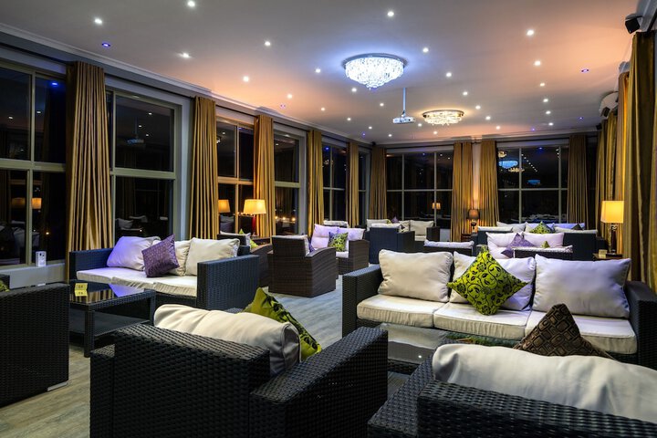Lounge 58 of 88