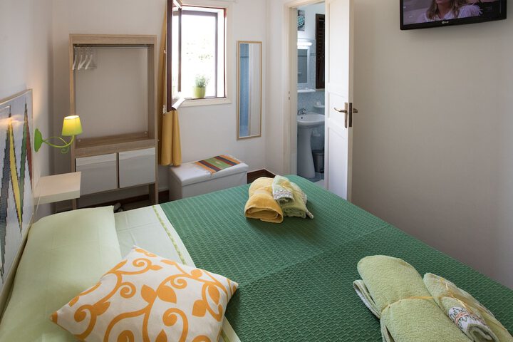 Room 5 of 79
