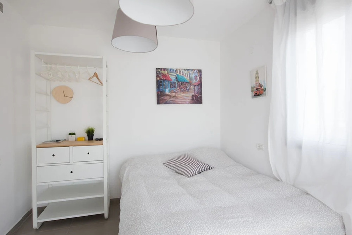 Room 4 of 13