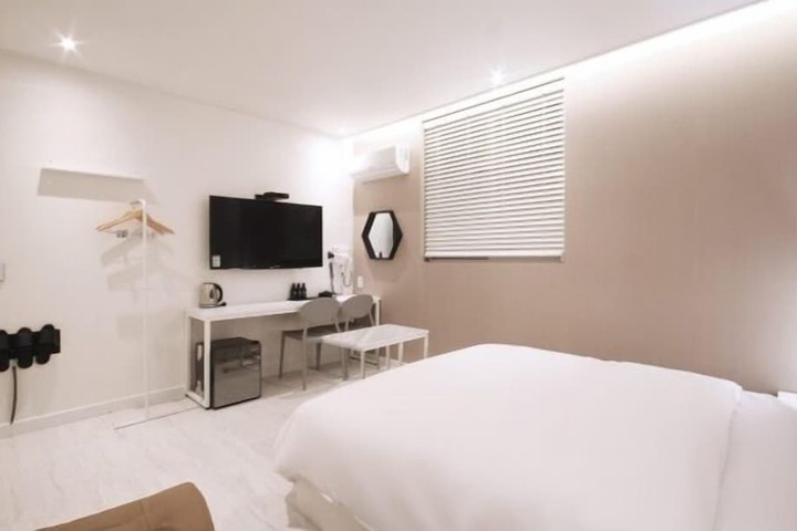 Room 32 of 52
