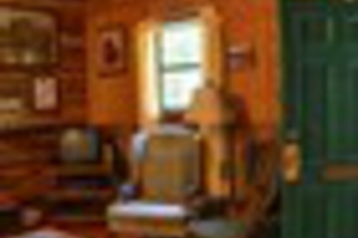Room 17 of 204