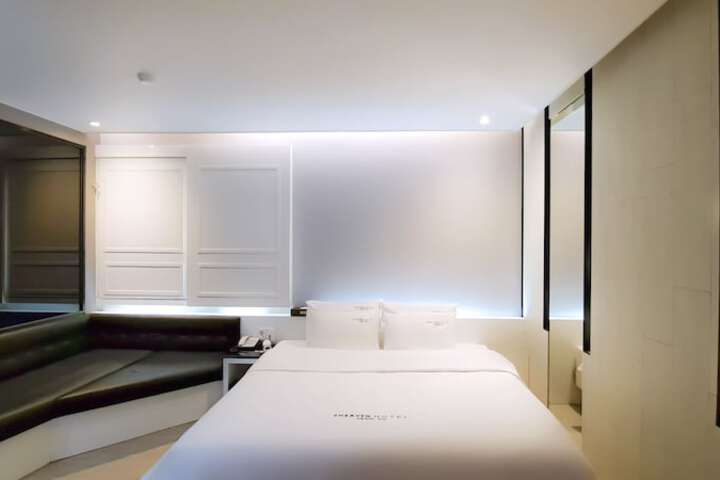 Room 9 of 89