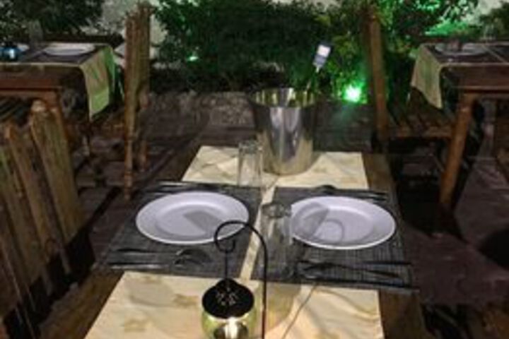 Dining 12 of 14