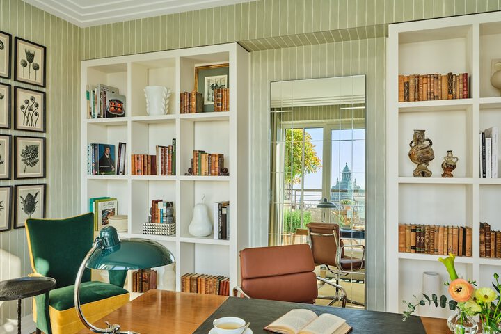 Room 46 of 191