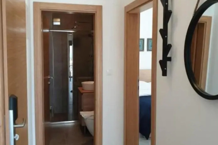 Room 8 of 19
