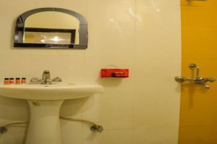 Room 9 of 28