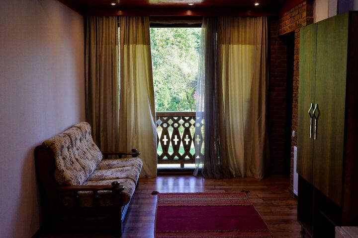 Room 12 of 46