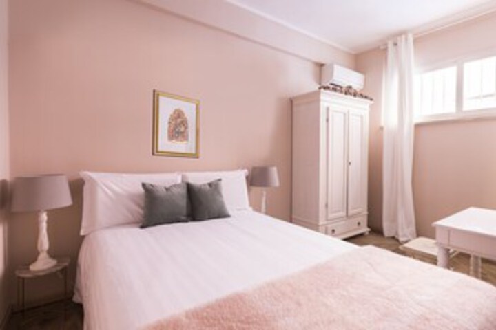 Room 15 of 28