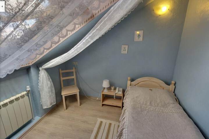 Room 12 of 66