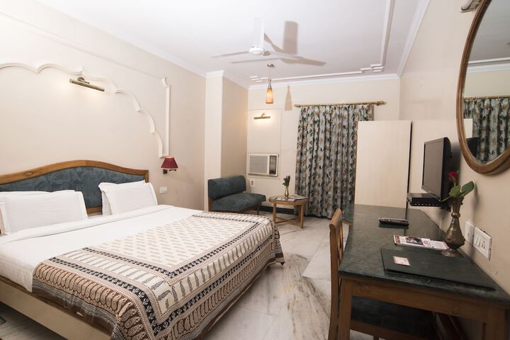 Room 4 of 31