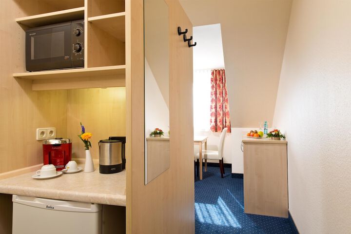 Room 32 of 61