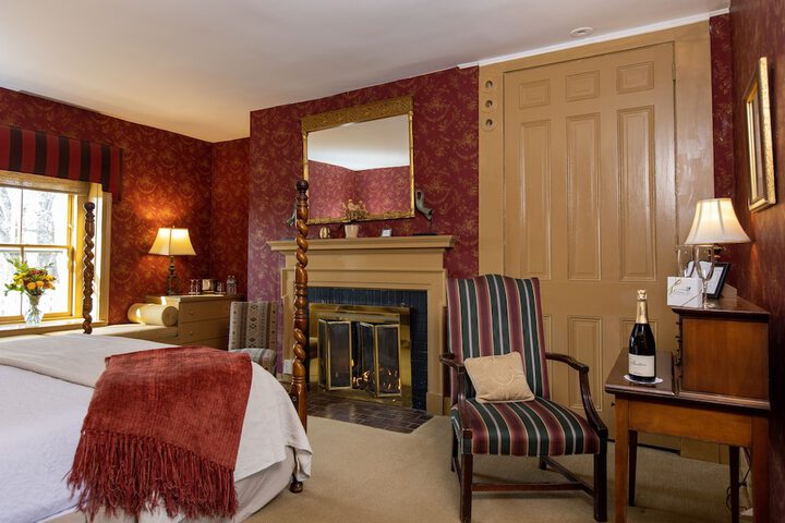 Room 46 of 76