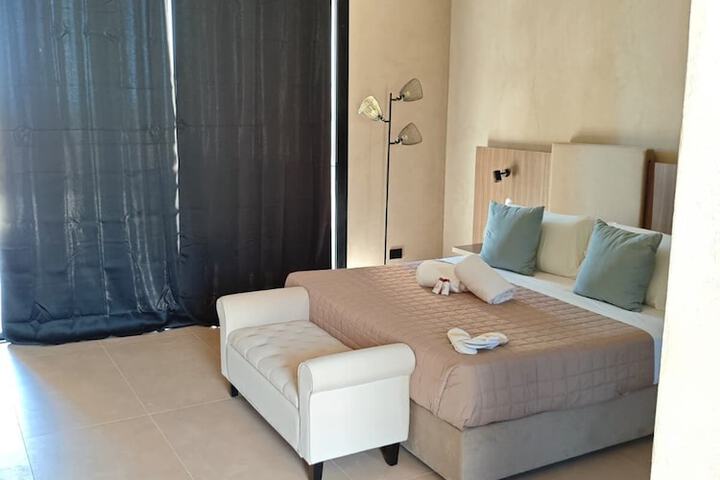 Room 42 of 123