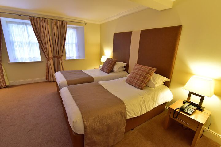 Room 17 of 100