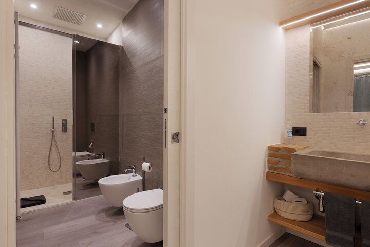 Room 14 of 18