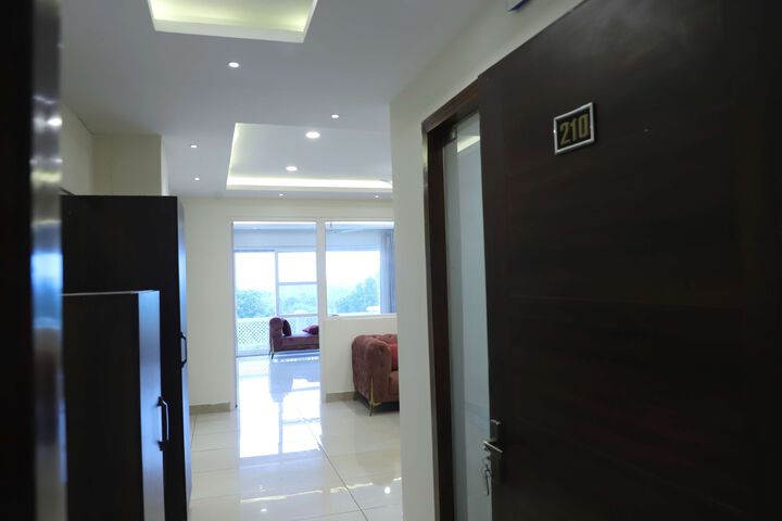Room 5 of 8