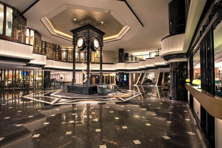Entrance & Lobby