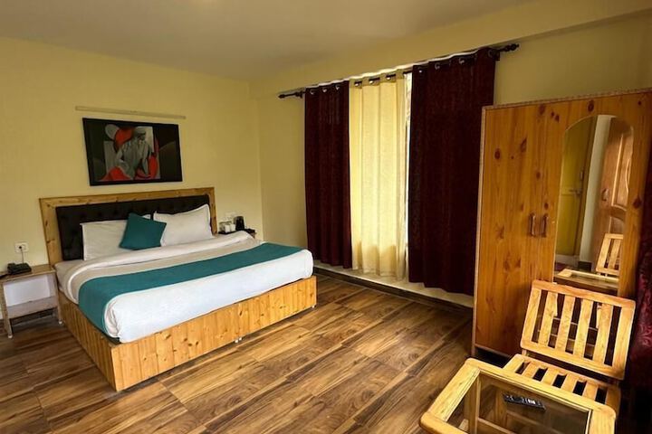 Room 11 of 28