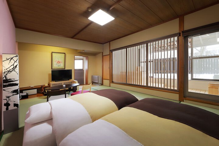 Room 28 of 133