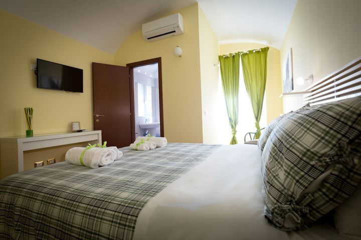 Room 6 of 35