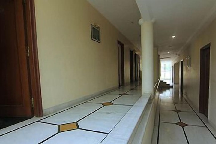 Ballroom/Hall 28 of 43