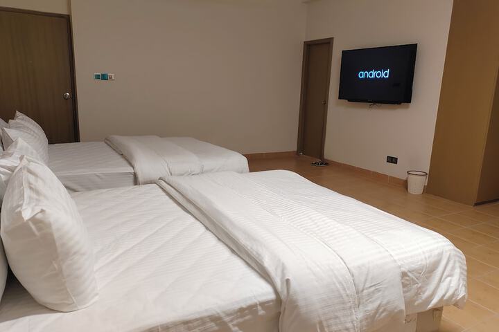 Room 8 of 17