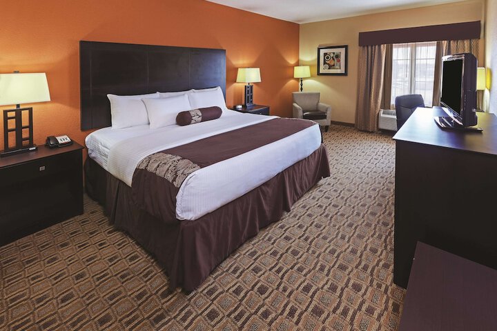 1 King Bed (8 of 12)