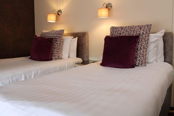 Room 5 of 27